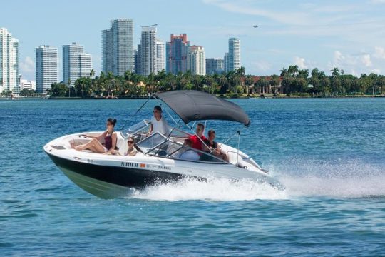 Fully Private Speed Boat Tours, VIP-style Miami Speedboat Tour of Star Island!