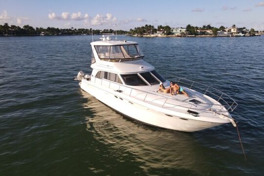 52' Yacht Tour in Miami Beach with Captain, Boat Rental and Party