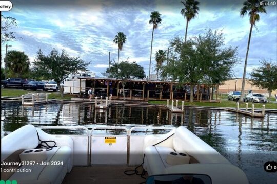 Pontoon Pub Crawl, 5 Lakeside Pubs and Restaurants Visit by Boat