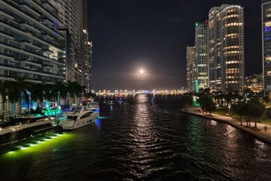 2 HR Miami Lights & Skyline Private Night Tour for up to 6 people