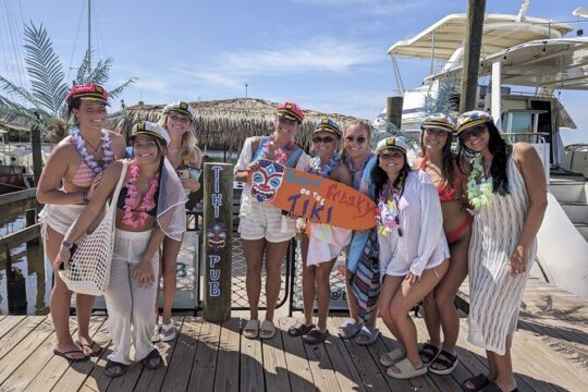 2-hour Tiki Pub Sunset Experience in Fort Myers Beach