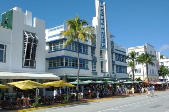 Art Deco and South Beach Walking Tour with a Guide in Miami