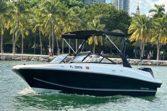 25 Ft for 10 people Miami Boat, fuel, cooler and ice incl.