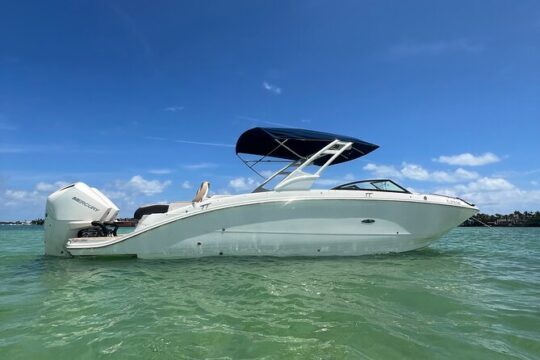 Enjoy a 100% customized boat experience in Miami with captain