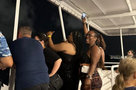 Miami Boat Party on 2 Level Luxury Yacht and Cash Bar