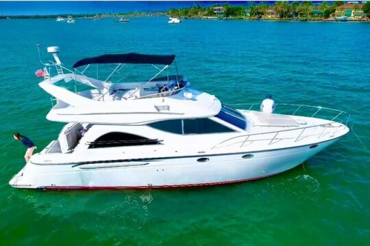 3 Hours Miami Yacht Cruise for 13 People 55ft