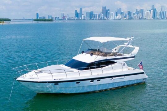 3 Hours Miami Yacht Cruise for 13 People 50ft Boat / Captain
