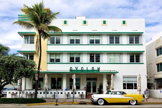 Group TOUR OF THE ART DECO SOUTH BEACH DISTRICT IN FRENCH 2H