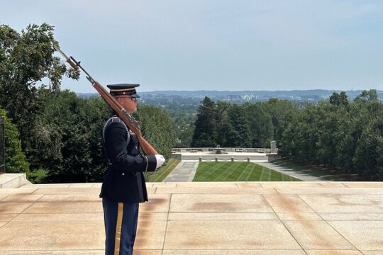 DC: Arlington Cemetery Walking Tour and Changing of the Guard