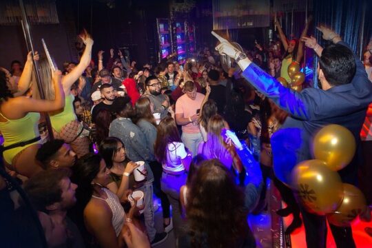 Bar Hop thru Tampa Downtown as a VIP in Maybach Interior Sprinter